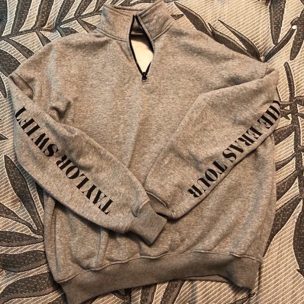 Taylor swift eras tour quarter zip xs